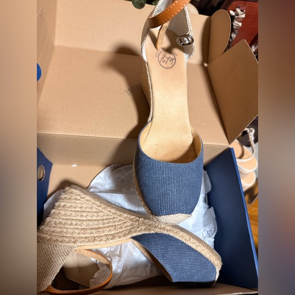 White Mountain Blue and Tan Espadrille Sandals - Picture 4 of 8